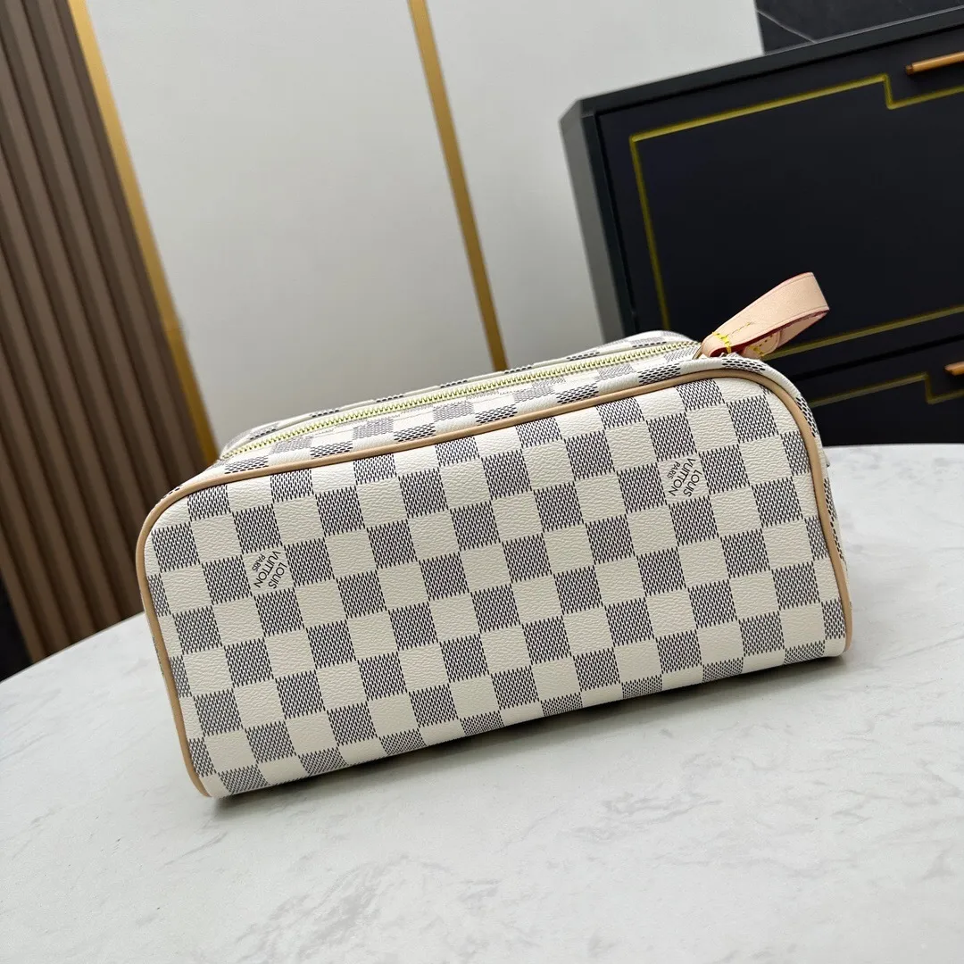 All categories Official website "Brand Women's Bags" Women's Bags 💙 LV 2024 official website new LV toiletry bag