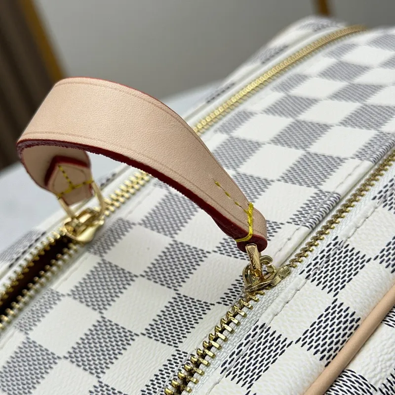 All categories Official website "Brand Women's Bags" Women's Bags 💙 LV 2024 official website new LV toiletry bag