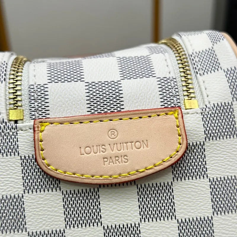 All categories Official website "Brand Women's Bags" Women's Bags 💙 LV 2024 official website new LV toiletry bag