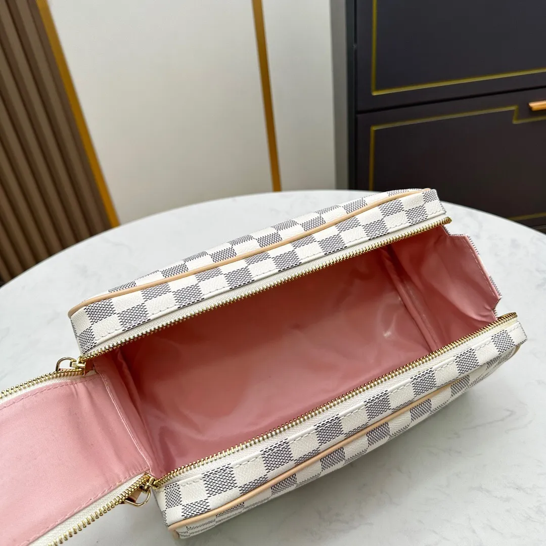 All categories Official website "Brand Women's Bags" Women's Bags 💙 LV 2024 official website new LV toiletry bag