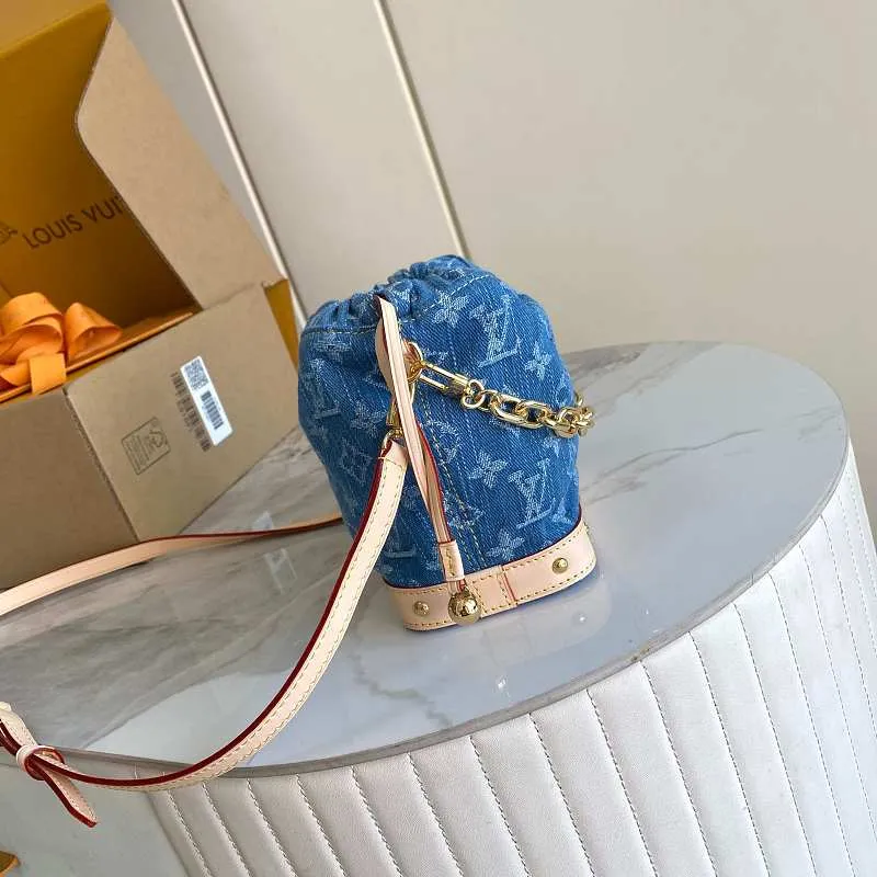 All Categories Official Website "Brand Women's Bags" Women's Bags 💙 LV LV 2026 New Crossbody Shoulder Bag