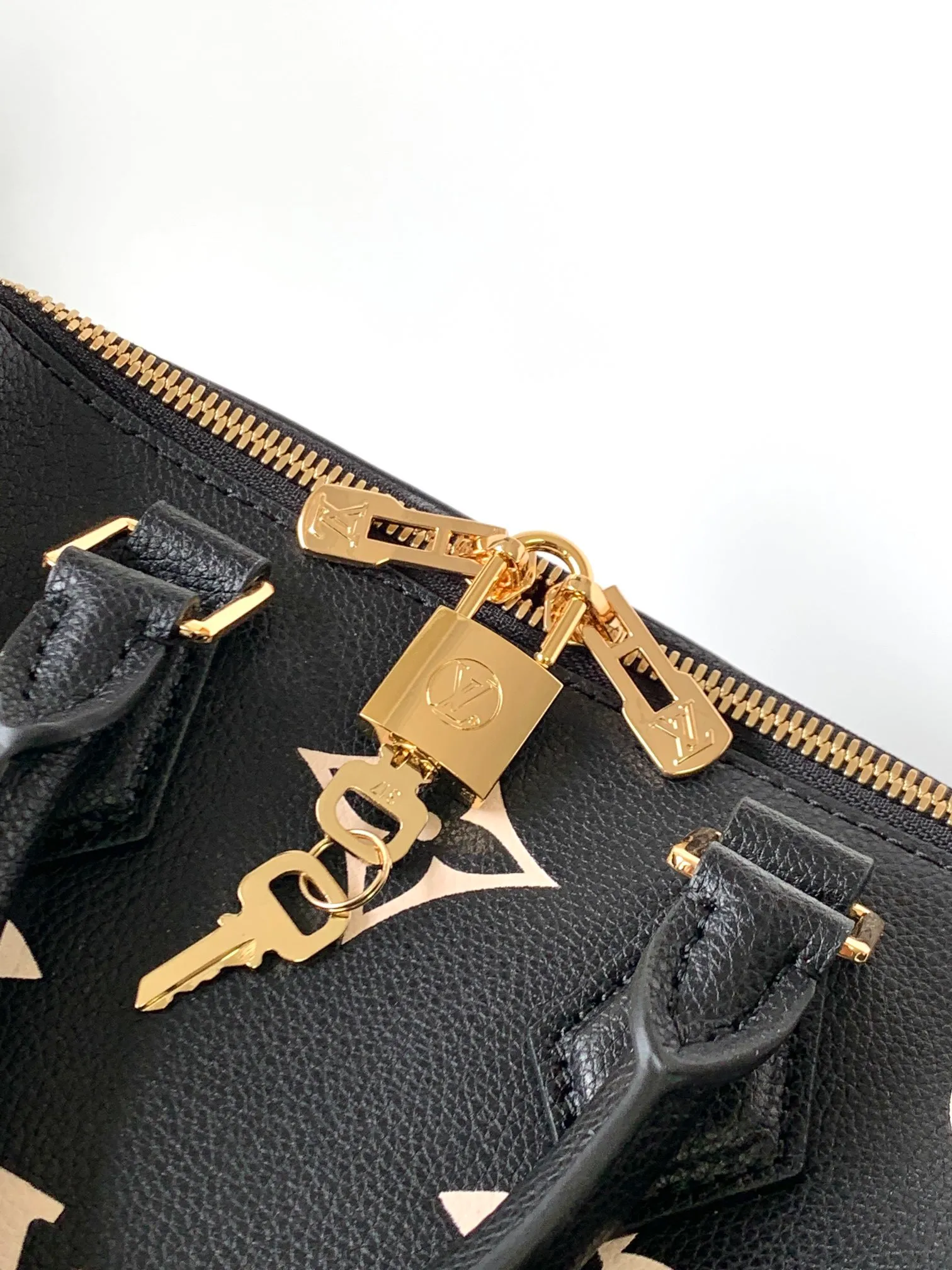 All Categories Official Website "Brand Women's Bags" Women's Bags 💙 LV 2026 New LV Crossbody Bag