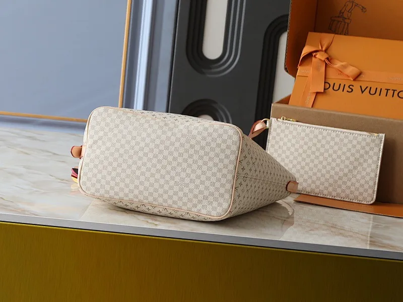 All categories Official website "Brand Women's Bags" Women's Bags 💙 LV 2025 new LV armpit bag