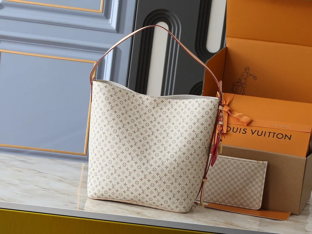 All categories Official website "Brand Women's Bags" Women's Bags 💙 LV 2025 new LV armpit bag