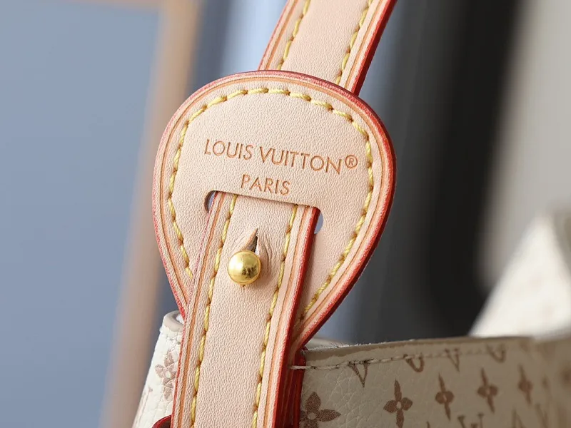 All categories Official website "Brand Women's Bags" Women's Bags 💙 LV 2025 new LV armpit bag