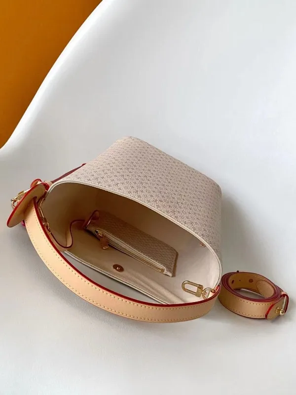 All Categories Official Website "Brand Women's Bags" Women's Bags 💙 LV 2025 New LV Crossbody Bag