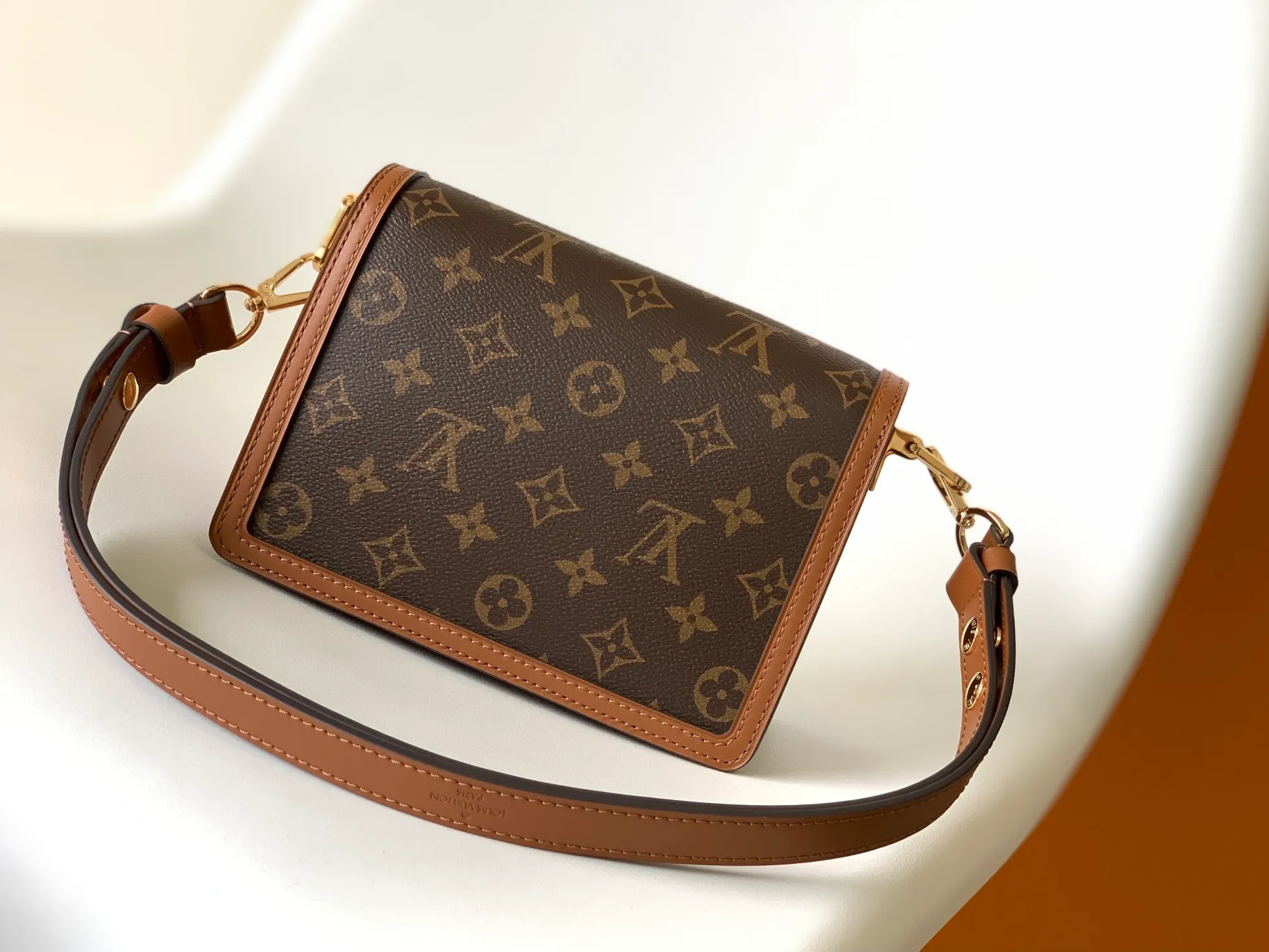All categories Official website "Brand Women's Bags" Women's Bags 💙 LV replica LV, fine imitation LV bags, LV shoulder bags, 2023 official latest version LV calfskin crossbody bag, bag factory, original material, size: 20-15-9CM