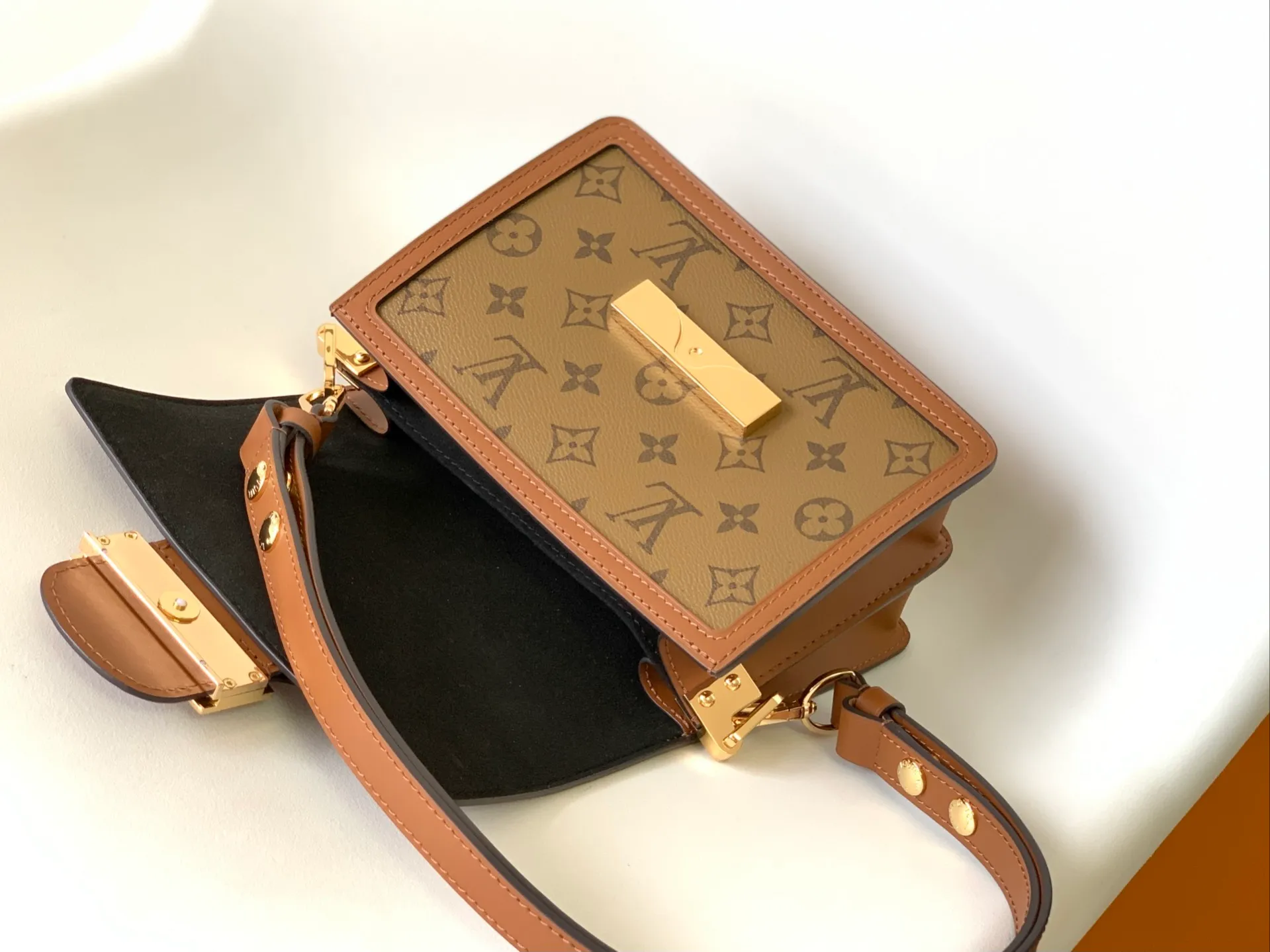 All categories Official website "Brand Women's Bags" Women's Bags 💙 LV replica LV, fine imitation LV bags, LV shoulder bags, 2023 official latest version LV calfskin crossbody bag, bag factory, original material, size: 20-15-9CM