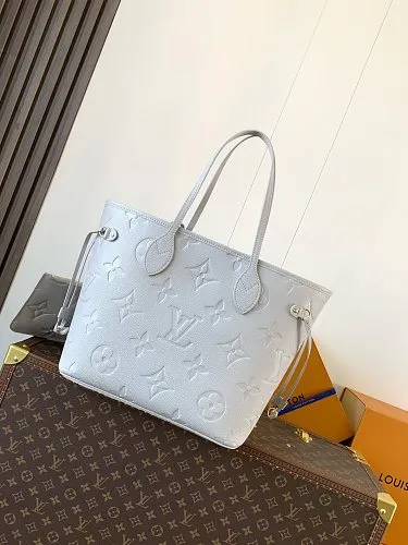 All categories Official website "Brand Women's Bags" Women's Bags 💙 LV 2026 new LV hand-held crossbody bag