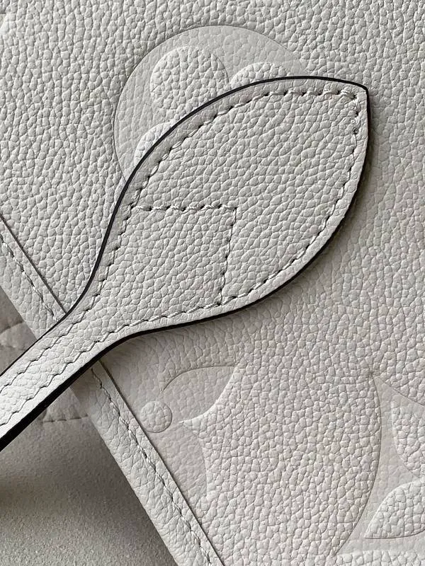 All categories Official website "Brand Women's Bags" Women's Bags 💙 LV 2026 new LV hand-held crossbody bag