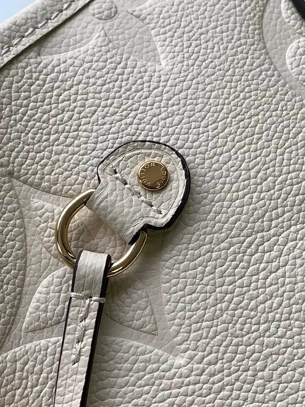 All categories Official website "Brand Women's Bags" Women's Bags 💙 LV 2026 new LV hand-held crossbody bag