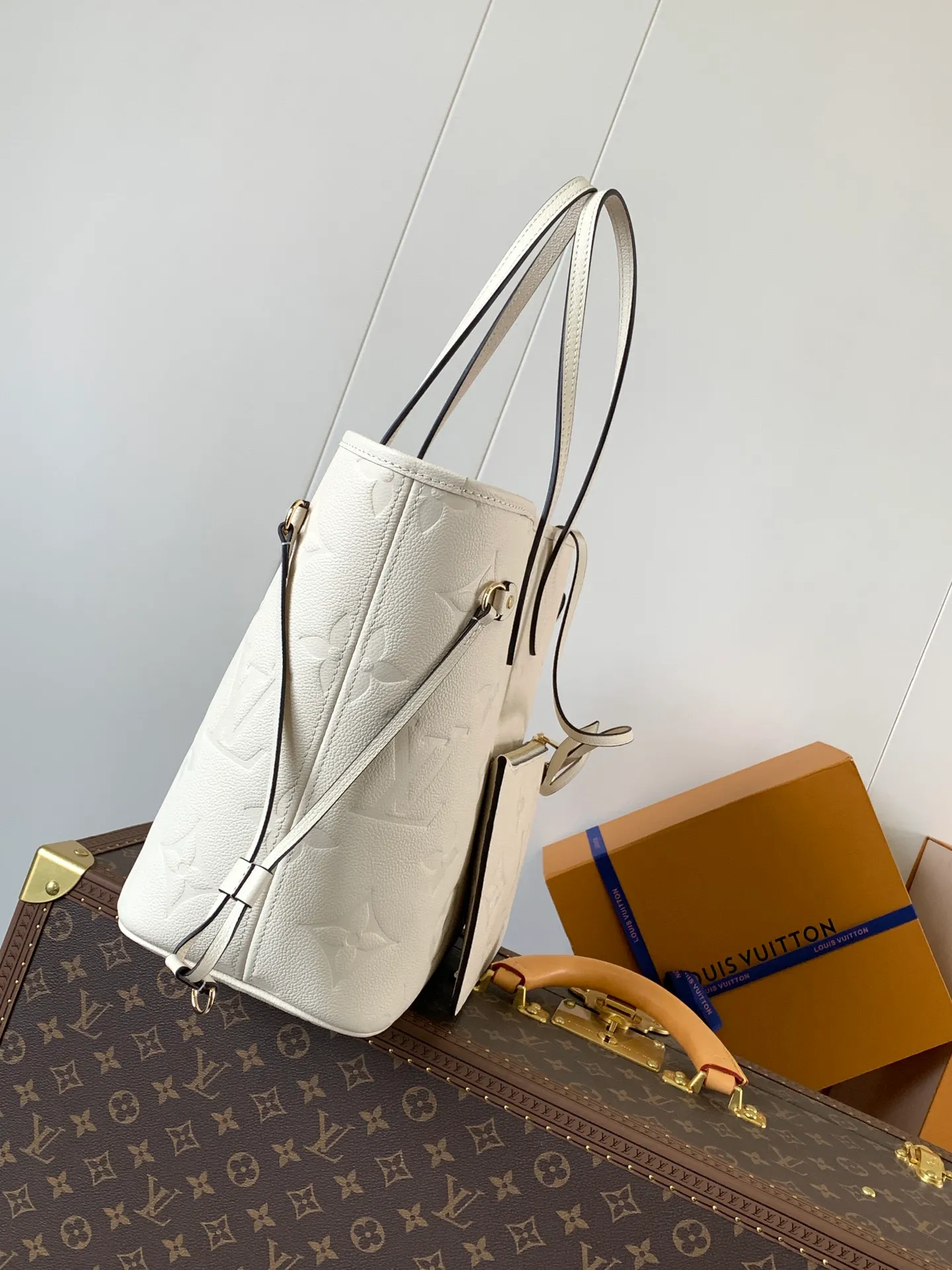 All categories Official website "Brand Women's Bags" Women's Bags 💙 LV 2026 new LV hand-held crossbody bag