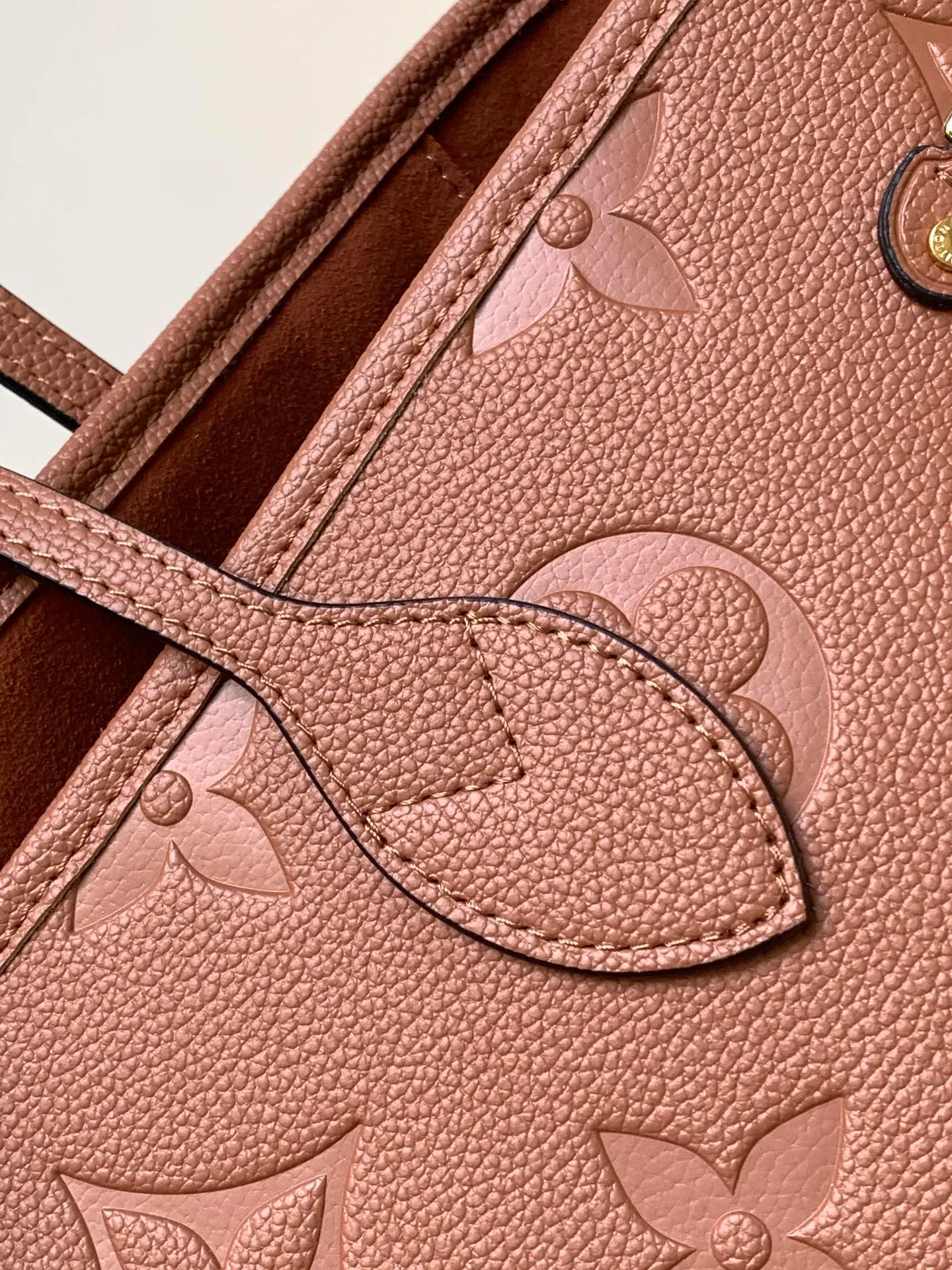 All categories Official website "Brand Women's Bags" Women's Bags 💙 LV 2026 new LV hand-held crossbody bag