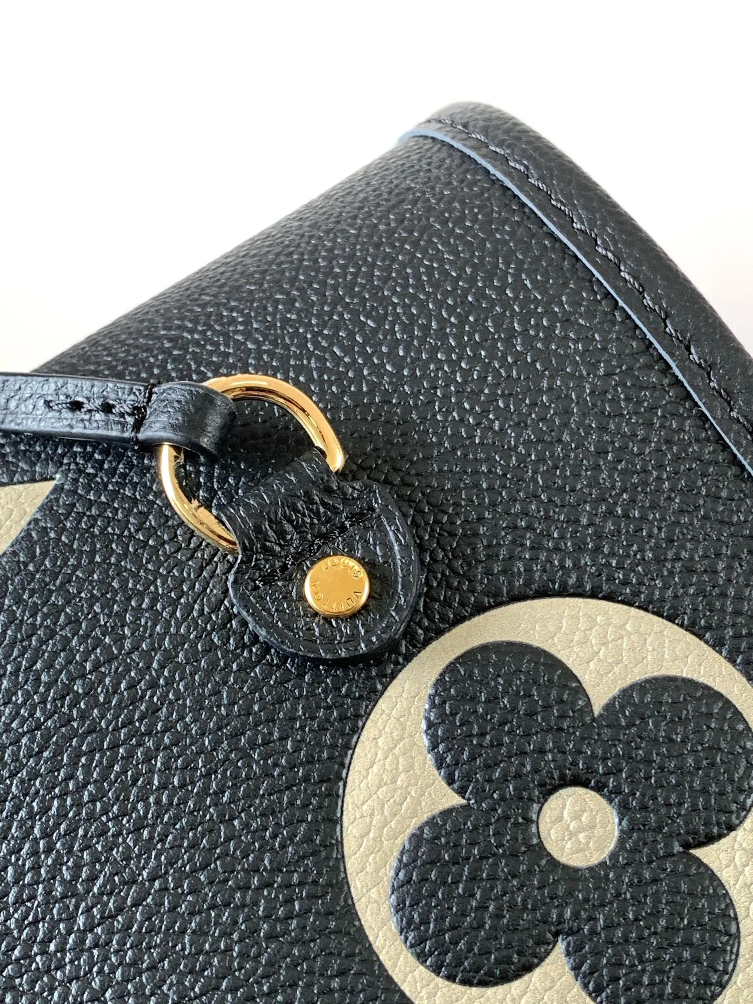 All categories Official website "Brand Women's Bags" Women's Bags 💙 LV 2026 new LV hand-held crossbody bag