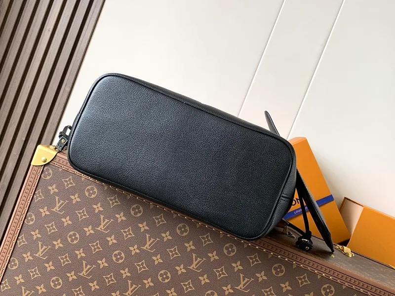 All categories Official website "Brand Women's Bags" Women's Bags 💙 LV 2026 new LV hand-held crossbody bag