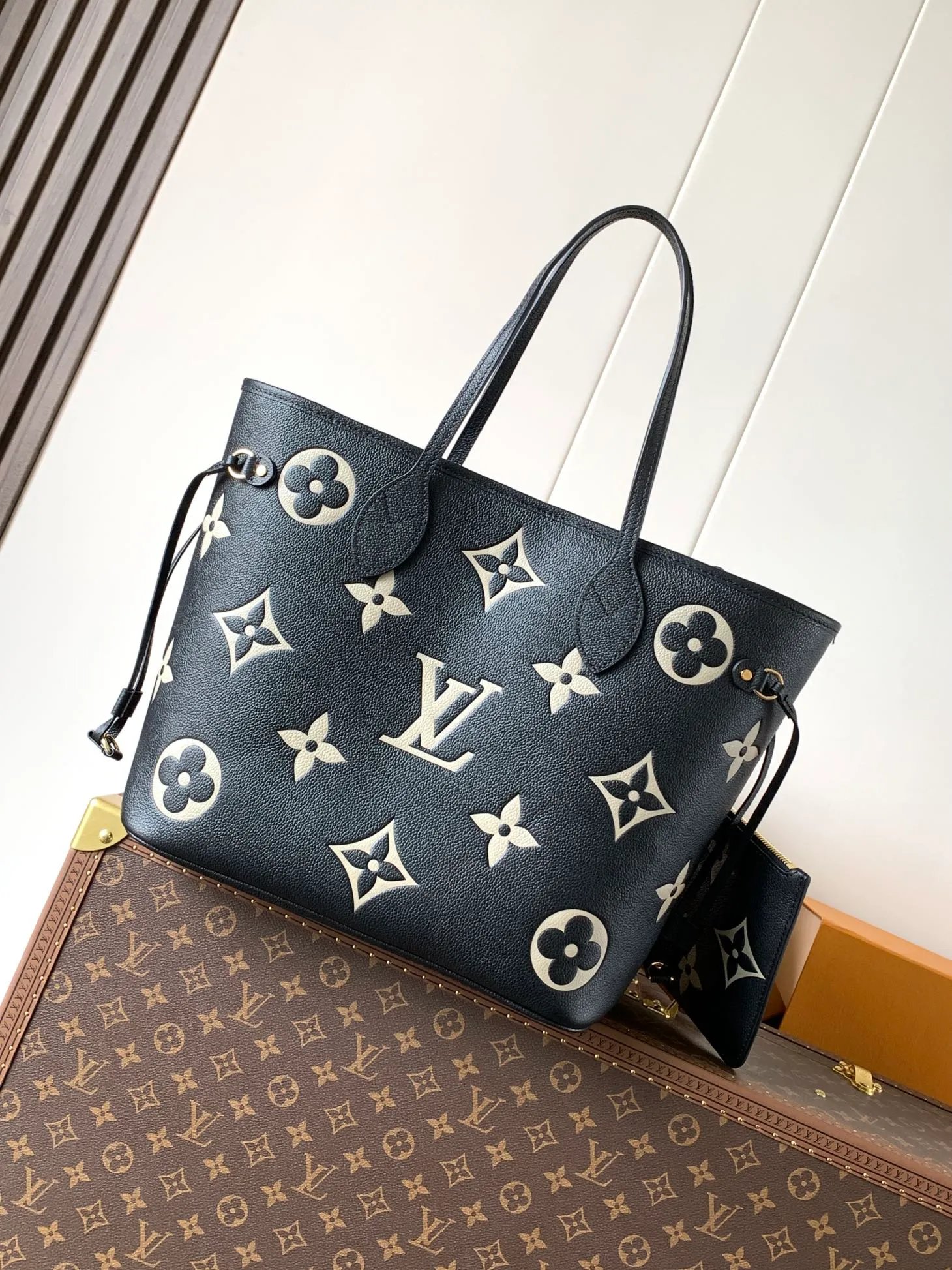 All categories Official website "Brand Women's Bags" Women's Bags 💙 LV 2026 new LV hand-held crossbody bag