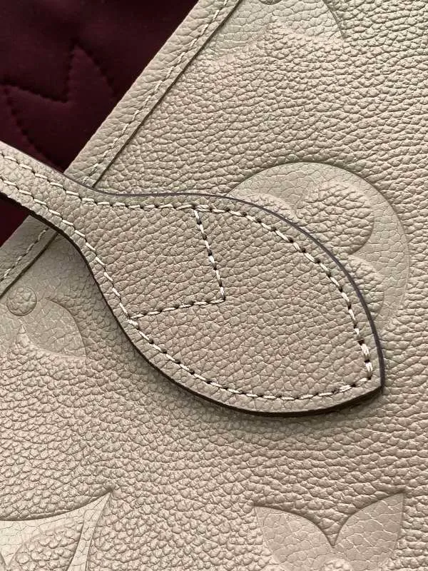 All categories Official website "Brand Women's Bags" Women's Bags 💙 LV 2026 new LV hand-held crossbody bag