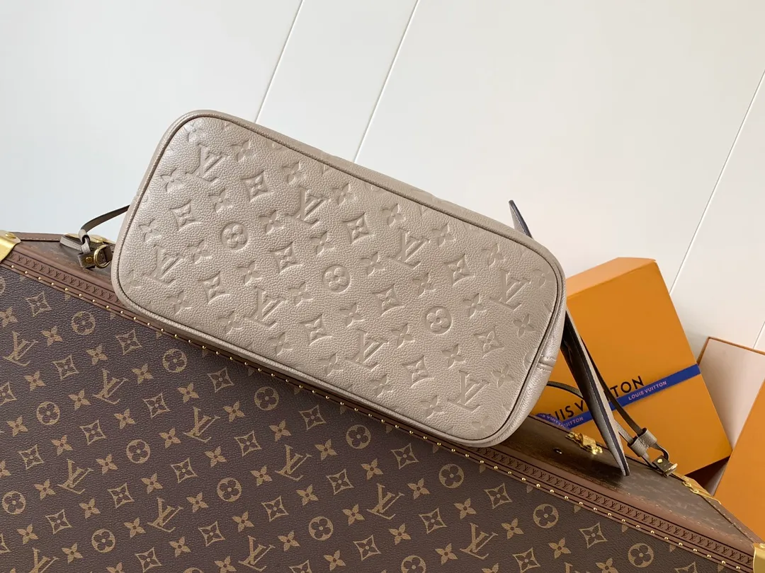 All categories Official website "Brand Women's Bags" Women's Bags 💙 LV 2026 new LV hand-held crossbody bag