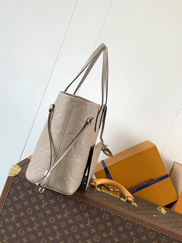 All categories Official website "Brand Women's Bags" Women's Bags 💙 LV 2026 new LV hand-held crossbody bag