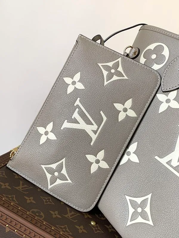 All categories Official website "Brand Women's Bags" Women's Bags 💙 LV 2026 new LV hand-held crossbody bag