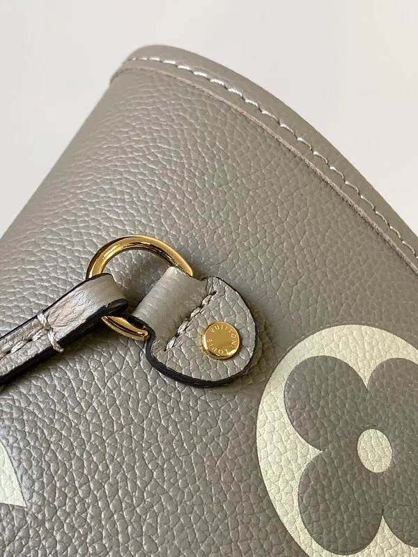 All categories Official website "Brand Women's Bags" Women's Bags 💙 LV 2026 new LV hand-held crossbody bag