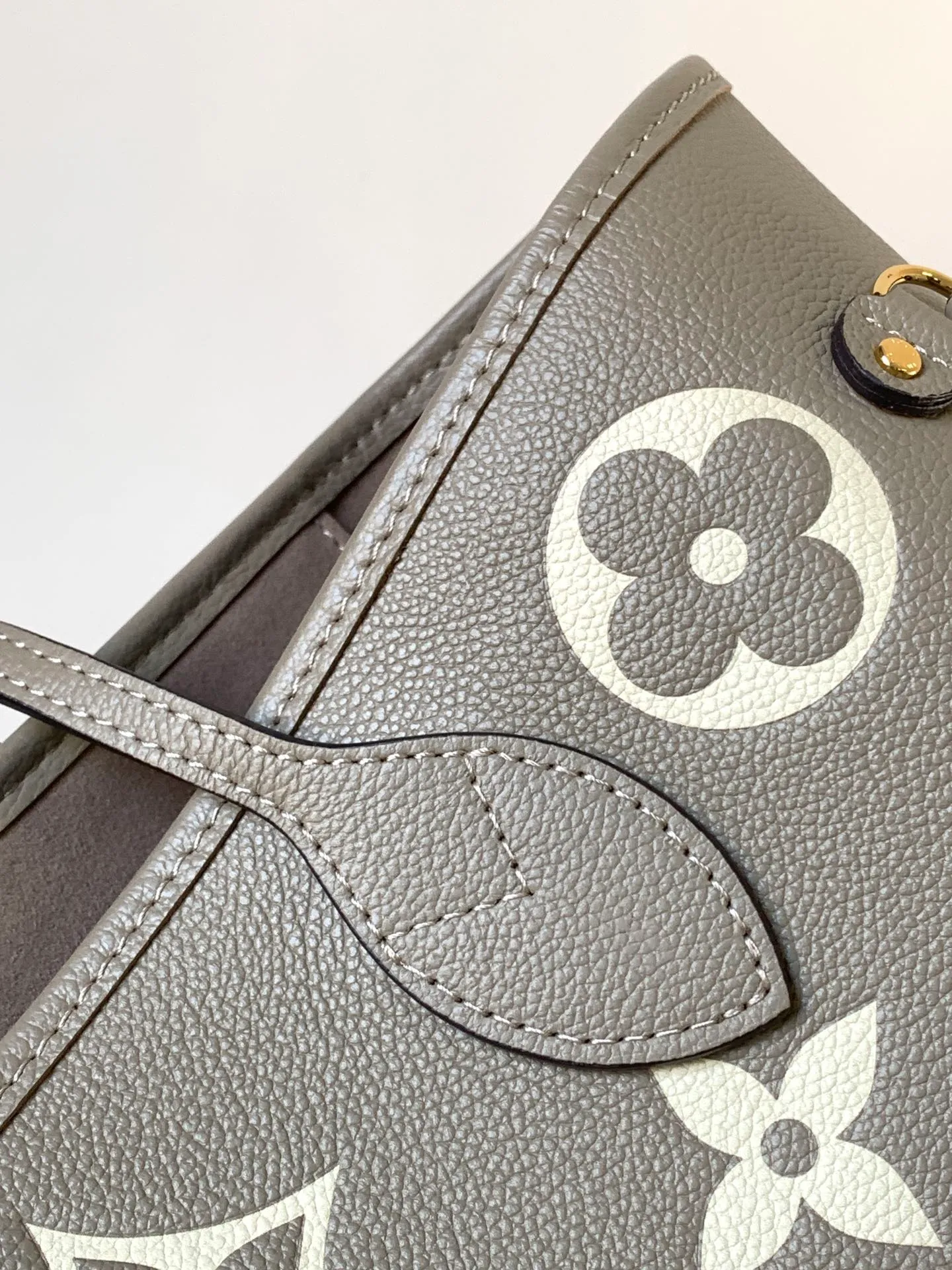 All categories Official website "Brand Women's Bags" Women's Bags 💙 LV 2026 new LV hand-held crossbody bag