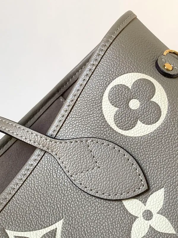 All categories Official website "Brand Women's Bags" Women's Bags 💙 LV 2026 new LV hand-held crossbody bag