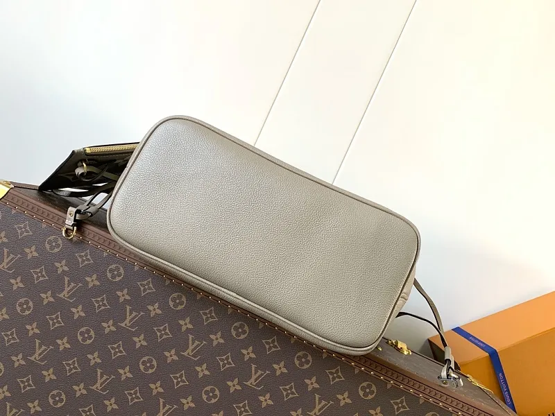 All categories Official website "Brand Women's Bags" Women's Bags 💙 LV 2026 new LV hand-held crossbody bag