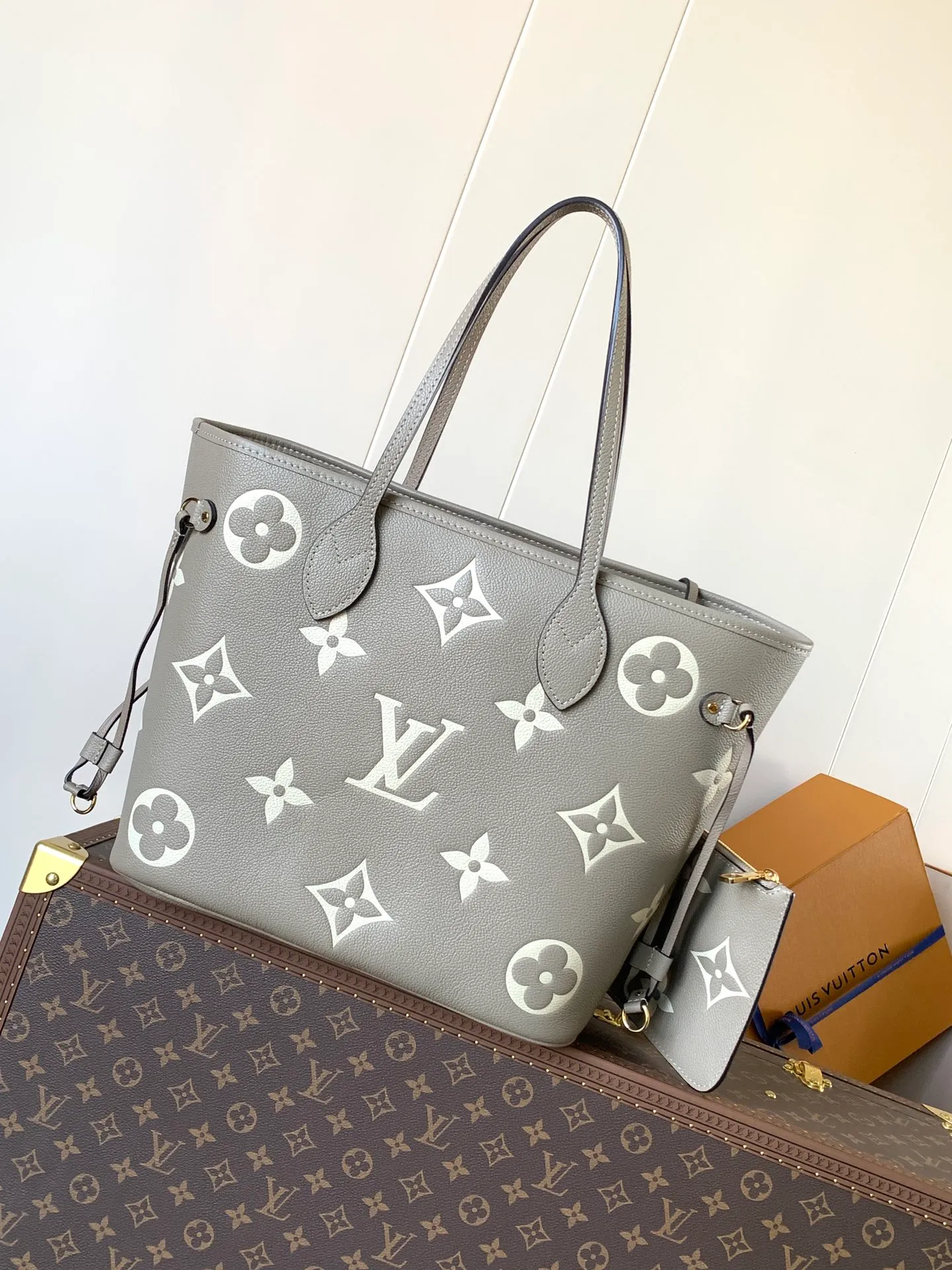 All categories Official website "Brand Women's Bags" Women's Bags 💙 LV 2026 new LV hand-held crossbody bag
