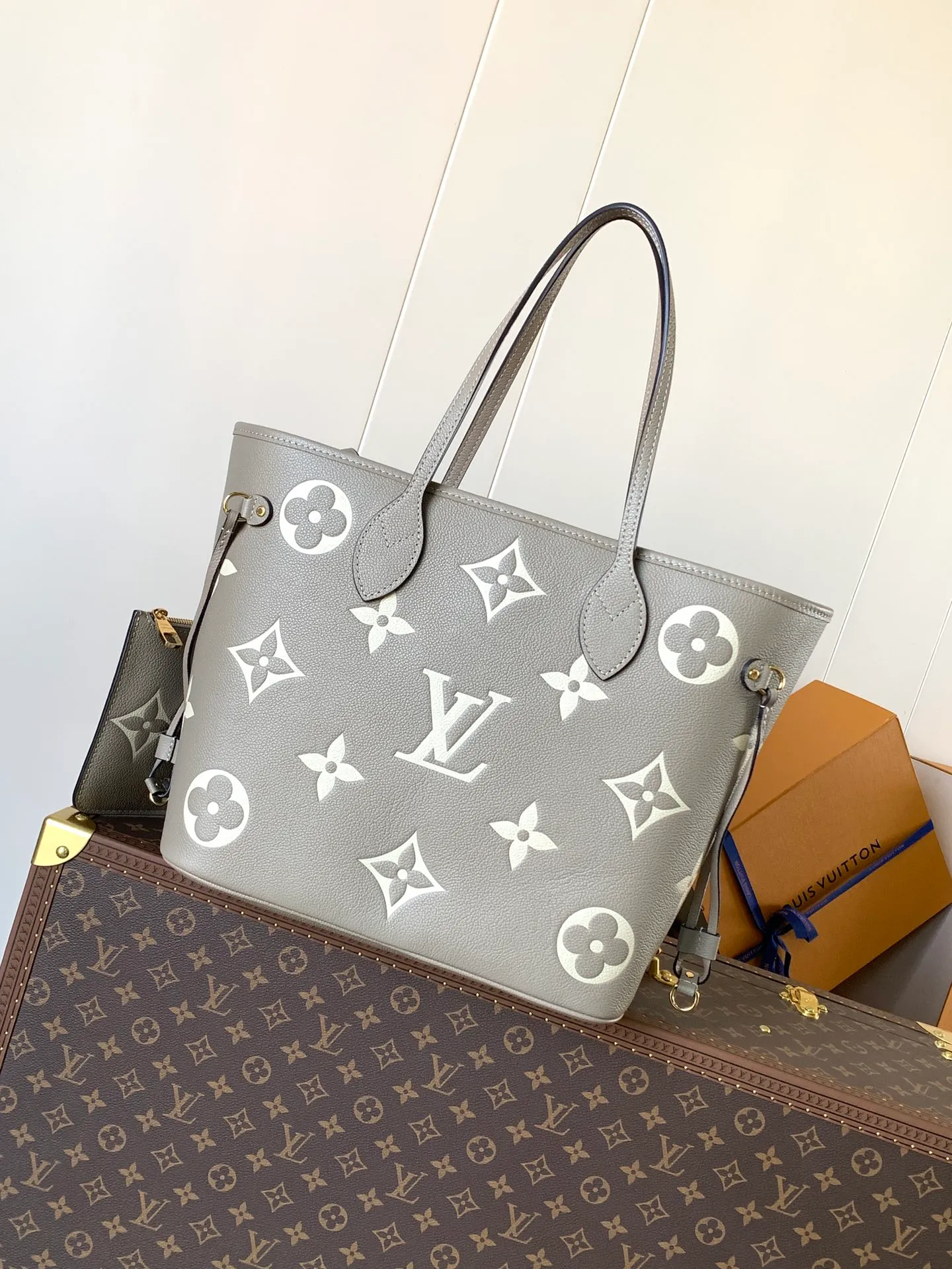All categories Official website "Brand Women's Bags" Women's Bags 💙 LV 2026 new LV hand-held crossbody bag