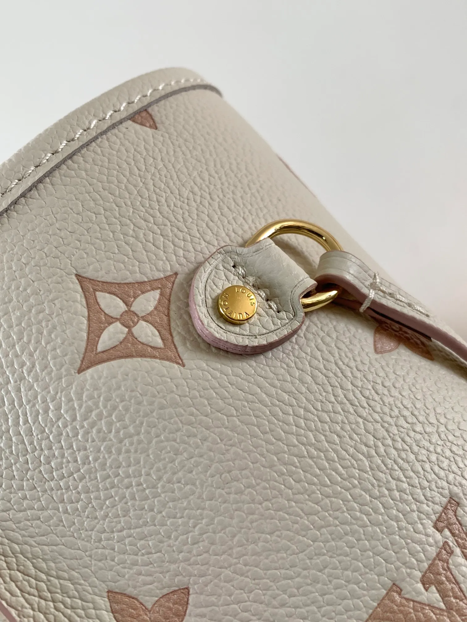 All categories Official website "Brand Women's Bags" Women's Bags 💙 LV 2026 new LV hand-held crossbody bag