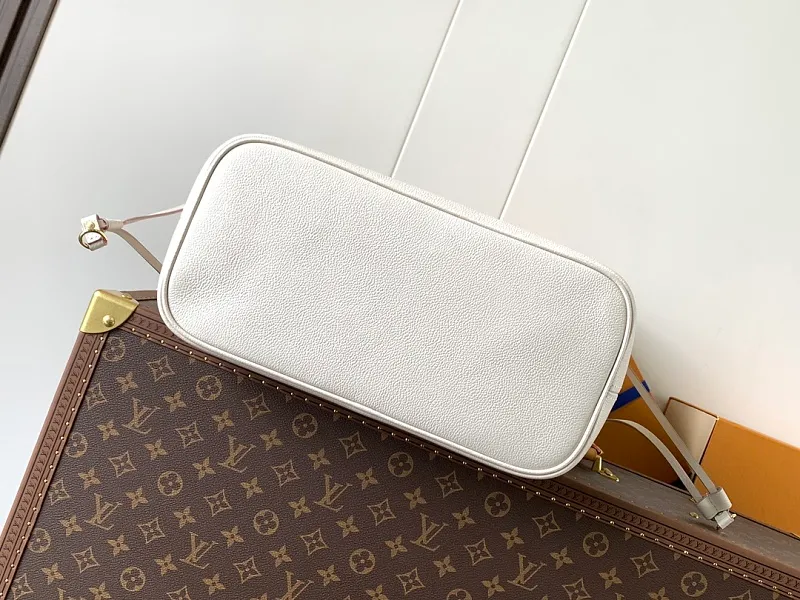 All categories Official website "Brand Women's Bags" Women's Bags 💙 LV 2026 new LV hand-held crossbody bag