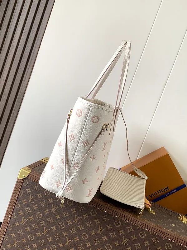 All categories Official website "Brand Women's Bags" Women's Bags 💙 LV 2026 new LV hand-held crossbody bag