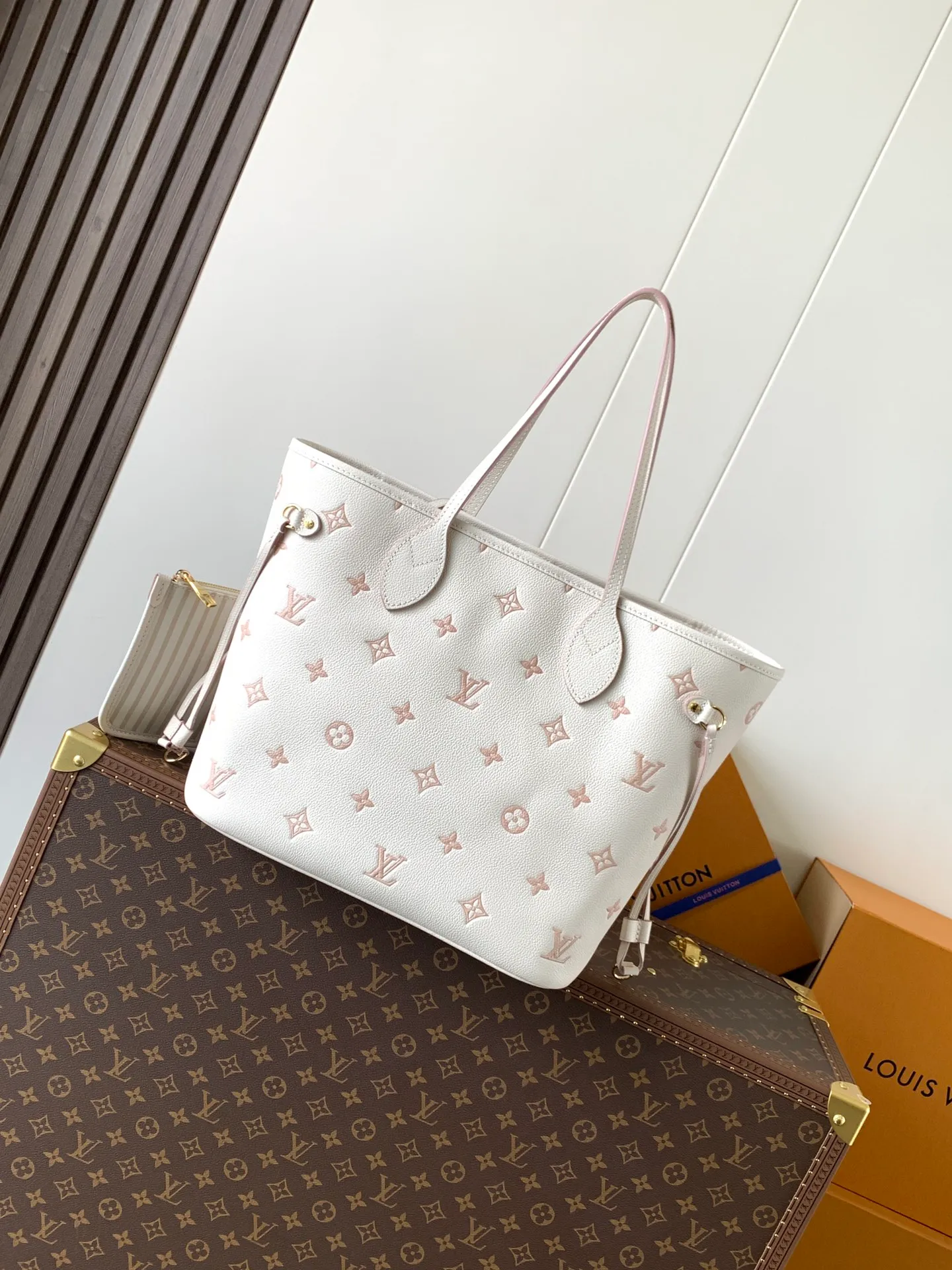 All categories Official website "Brand Women's Bags" Women's Bags 💙 LV 2026 new LV hand-held crossbody bag