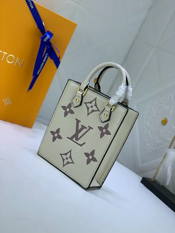 All categories Official website "Brand Women's Bags" Women's Bags 💙 LV 2022 official new LV handbag wholesale 58001200 High quality Size: 14-17-5 CM
