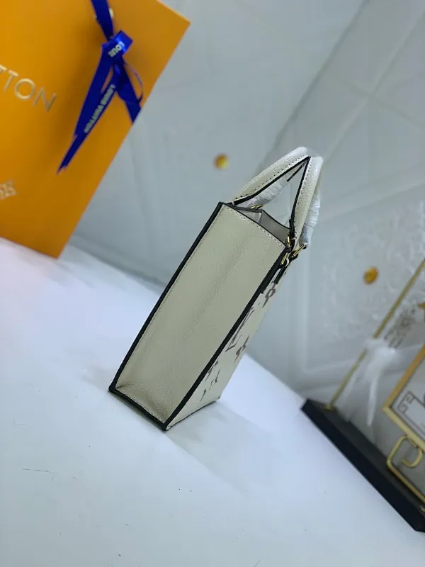 All categories Official website "Brand Women's Bags" Women's Bags 💙 LV 2022 official new LV handbag wholesale 58001200 High quality Size: 14-17-5 CM