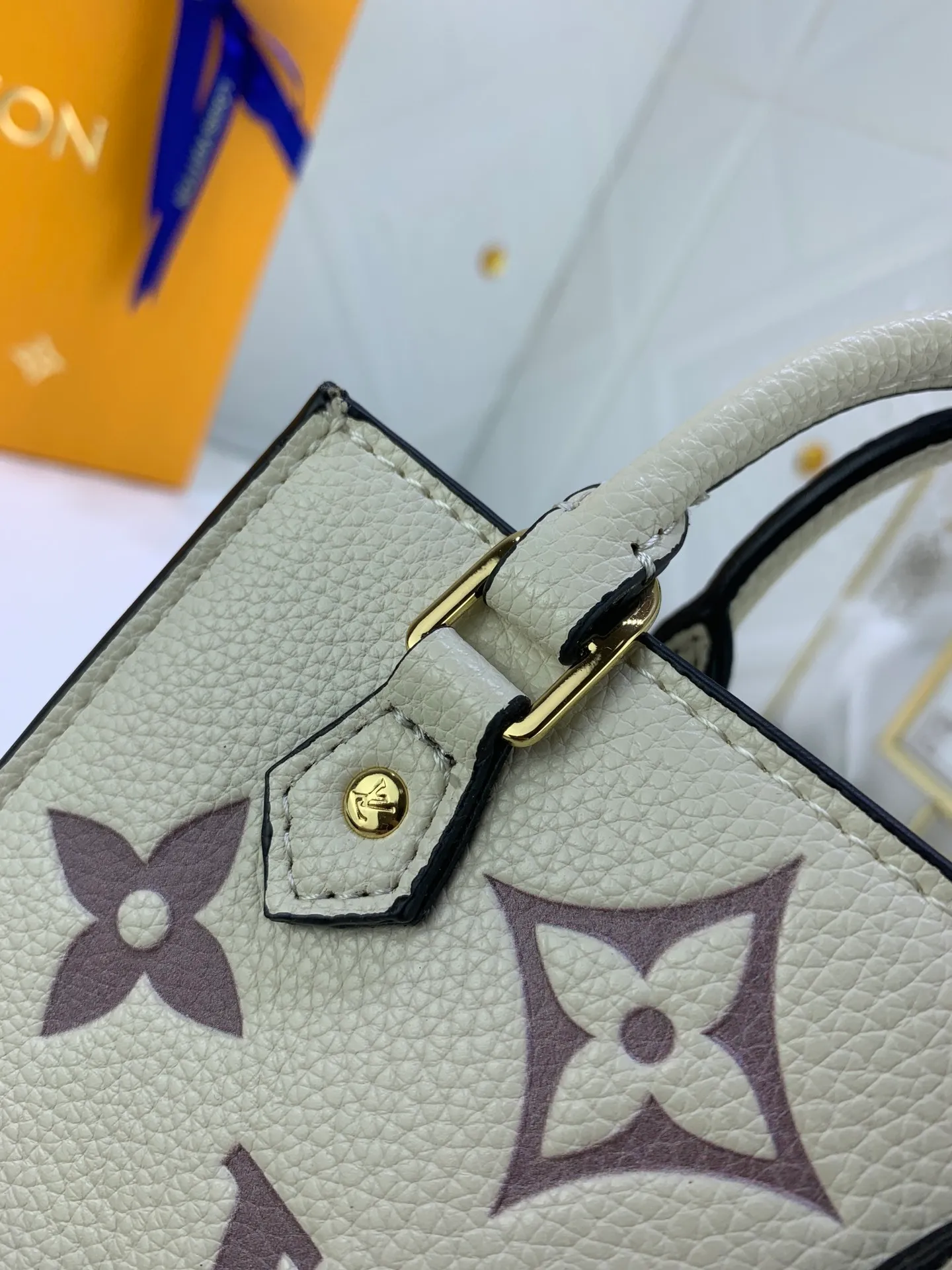 All categories Official website "Brand Women's Bags" Women's Bags 💙 LV 2022 official new LV handbag wholesale 58001200 High quality Size: 14-17-5 CM
