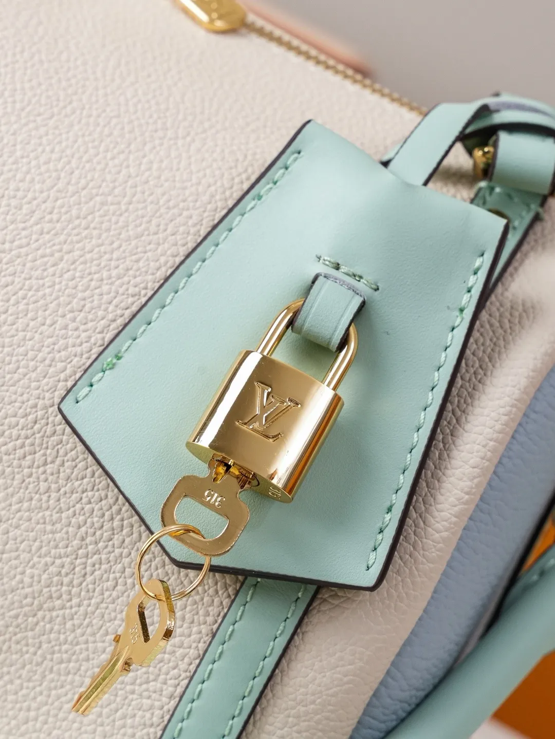 All Categories Official Website "Brand Women's Bags" Women's Bags 💙 LV 2025 New LV Crossbody Bag