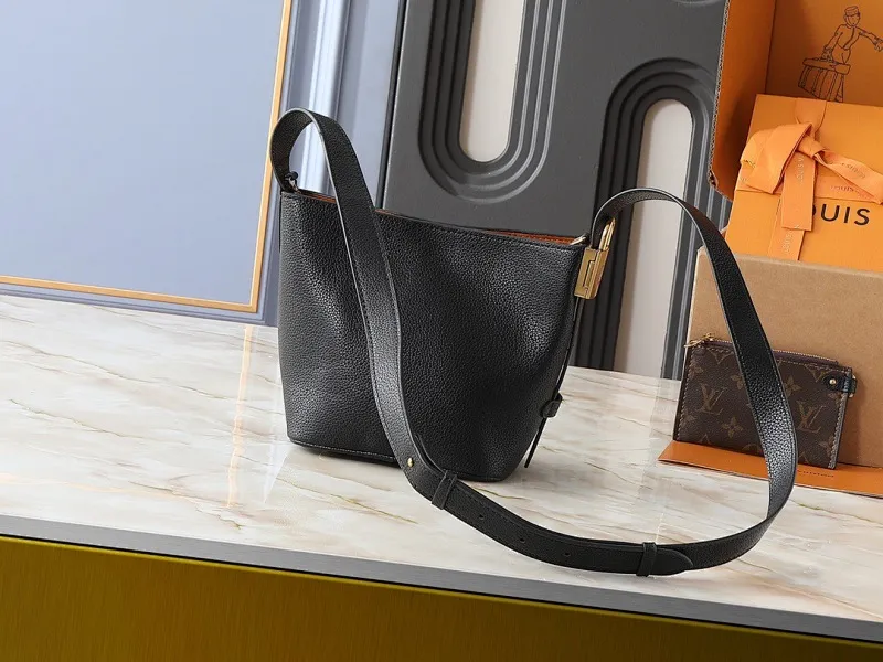 All Categories Official Website "Brand Women's Bags" Women's Bags 💙 LV 2025 New LV Crossbody Bag