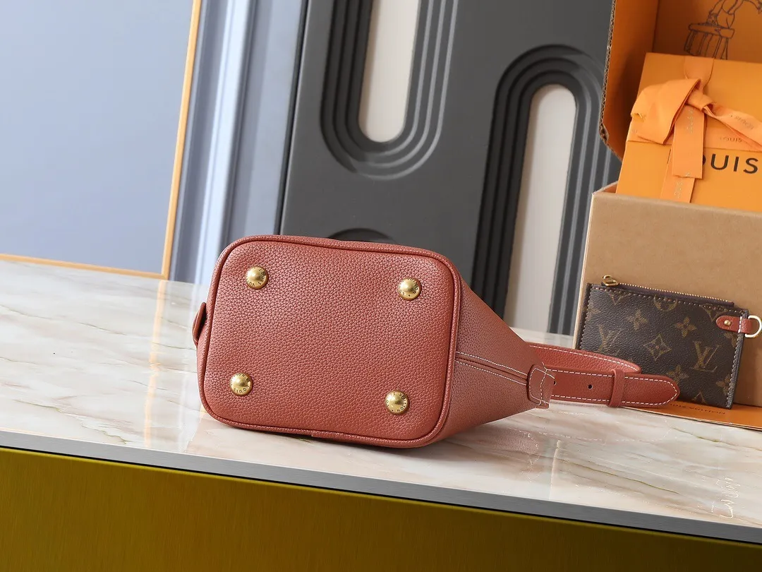 All Categories Official Website "Brand Women's Bags" Women's Bags 💙 LV 2025 New LV Crossbody Bag
