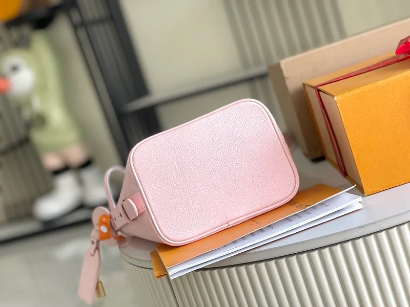 All Categories 💚 Authentic Grade Bags 💚 LV 2026 New LV Top Replica Crossbody Shoulder Bag