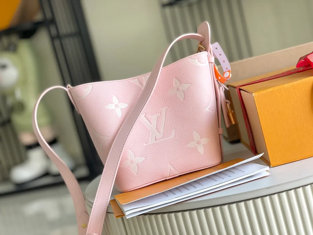All Categories 💚 Authentic Grade Bags 💚 LV 2026 New LV Top Replica Crossbody Shoulder Bag