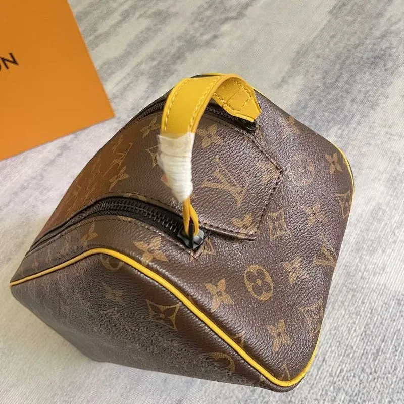 All categories Official website "Brand Women's Bags" Women's Bags 💙 LV 2025 new LV toiletry bag