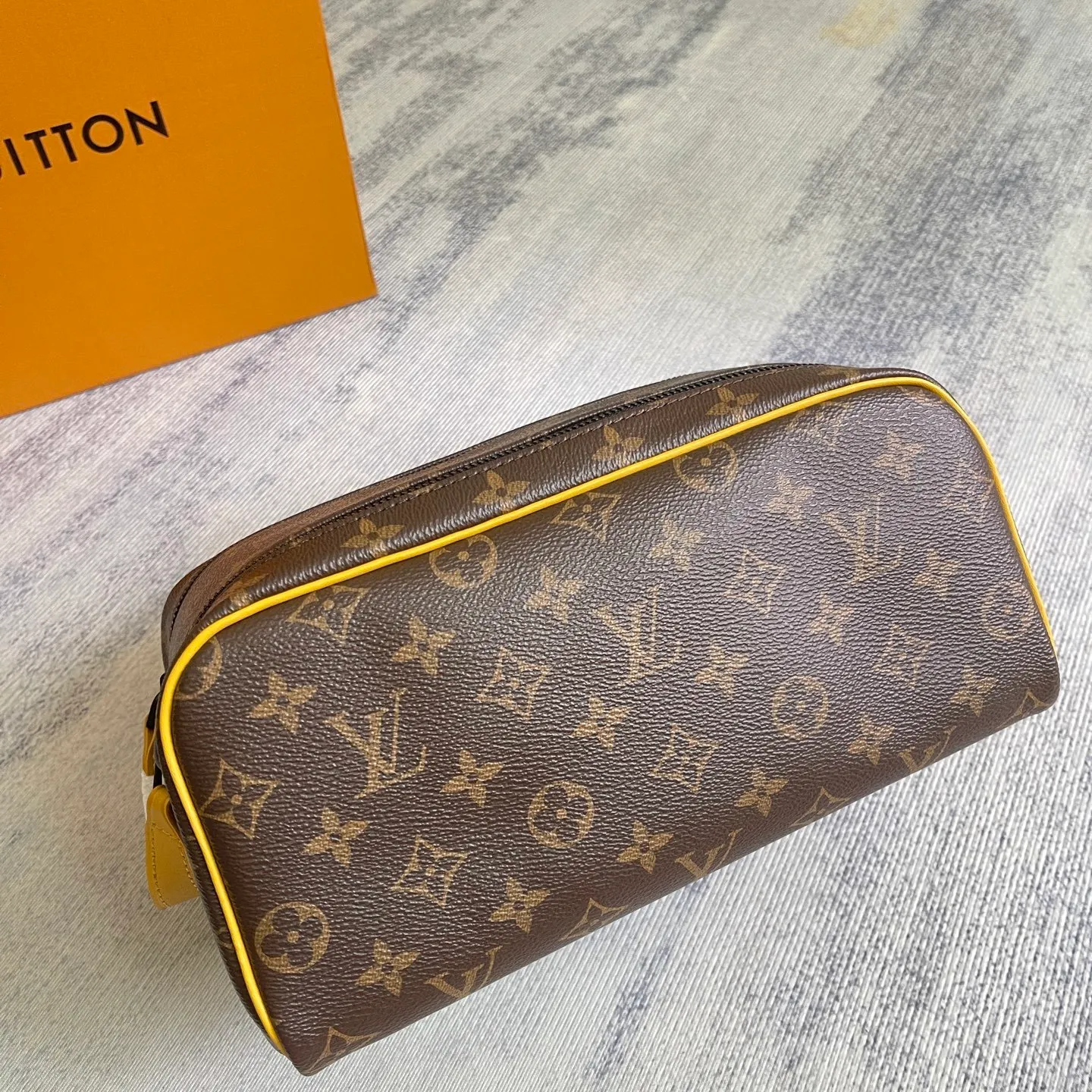 All categories Official website "Brand Women's Bags" Women's Bags 💙 LV 2025 new LV toiletry bag
