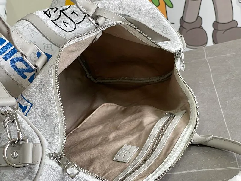 All categories 💚 Authentic bags 💚 LV LV new travel bag