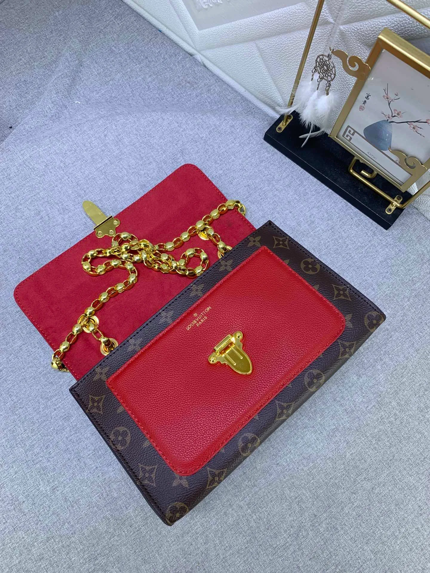 All Categories Official Website "Brand Women's Bags" Women's Bags 💙 LV French custom-made Monogram canvas and exquisite calfskin, top-notch handmade in Taiwan, perfect bottom arc of original order for quality, perfect combination of materials and unique hardware accessories, all investment regardless of cost, single shoulder, hand-held, cross-body all-match must-have style, exquisite crown lock buckle, showing the queen's style