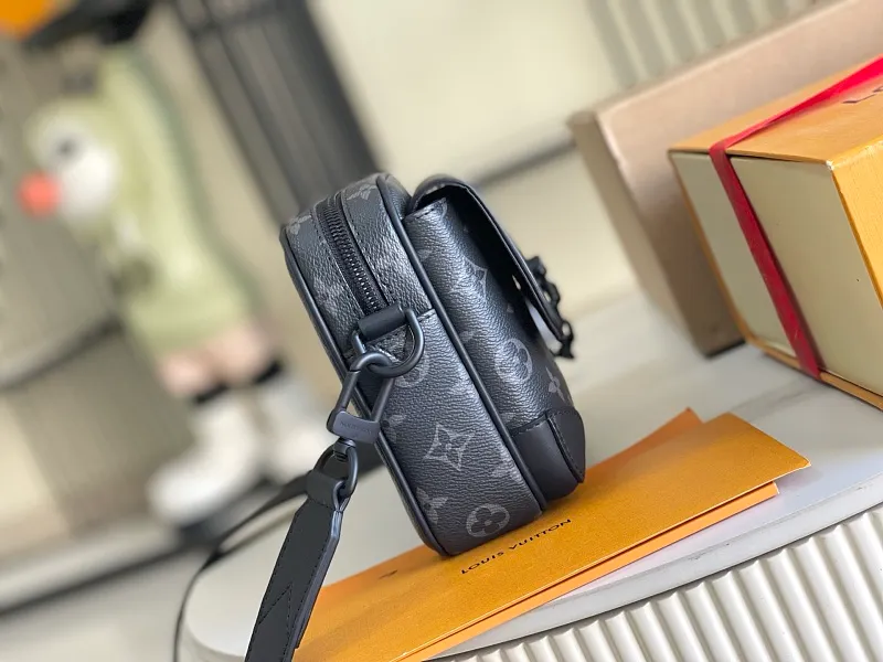 All Categories 💚 Authentic Grade Bags 💚 LV 2026 New LV Top Replica Crossbody Shoulder Bag