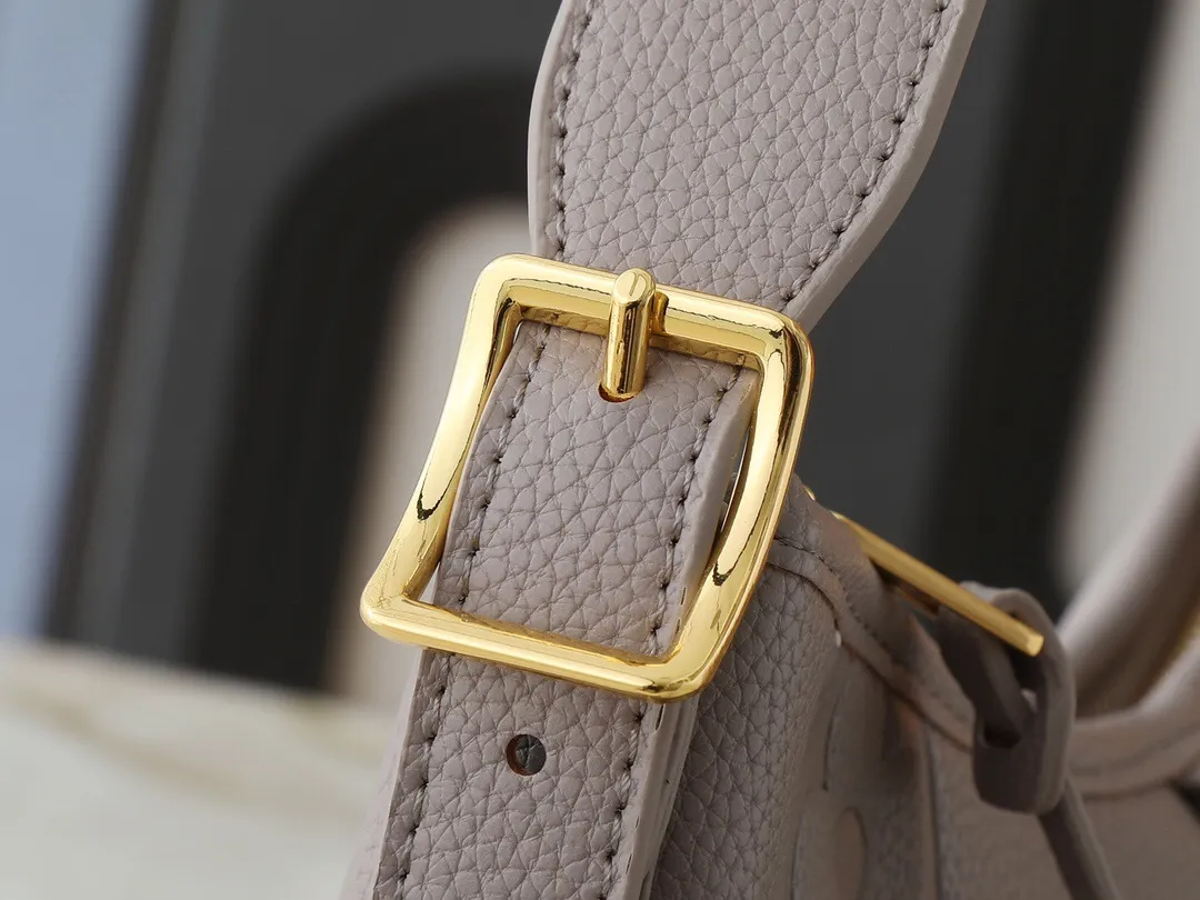 All Categories Official Website "Brand Women's Bags" Women's Bags 💙 LV 2025 New LV Crossbody Bag