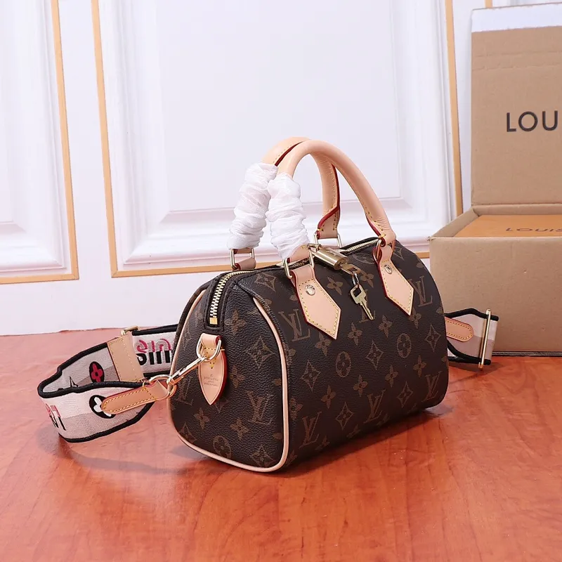 All Categories Official Website "Brand Women's Bags" Women's Bags 💙 LV 2025 New LV Crossbody Bag