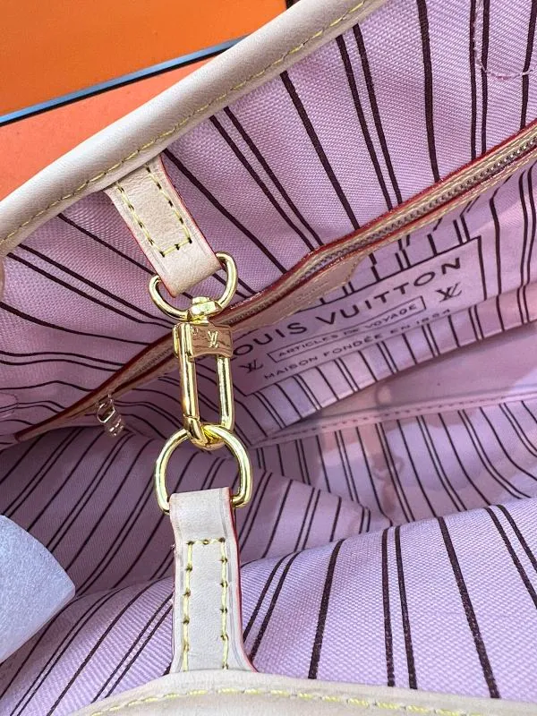 All categories Official website "Brand Women's Bags" Women's Bags 💙 LV 2022 official new LV handbag wholesale 58001500 High quality Size: 40-33-20 CM